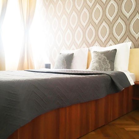 Sunny Old Town Apartment Brasov Luaran gambar