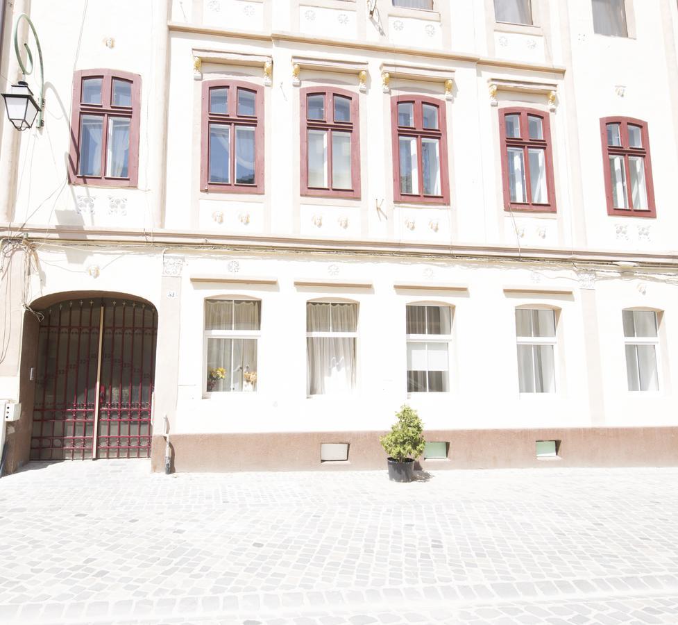 Sunny Old Town Apartment Brasov Luaran gambar