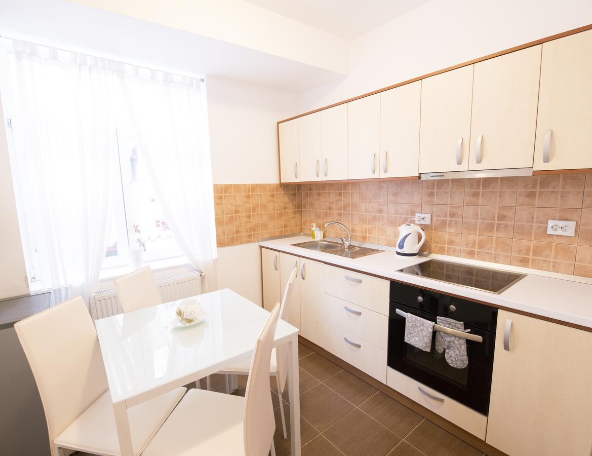 Sunny Old Town Apartment Brasov Luaran gambar