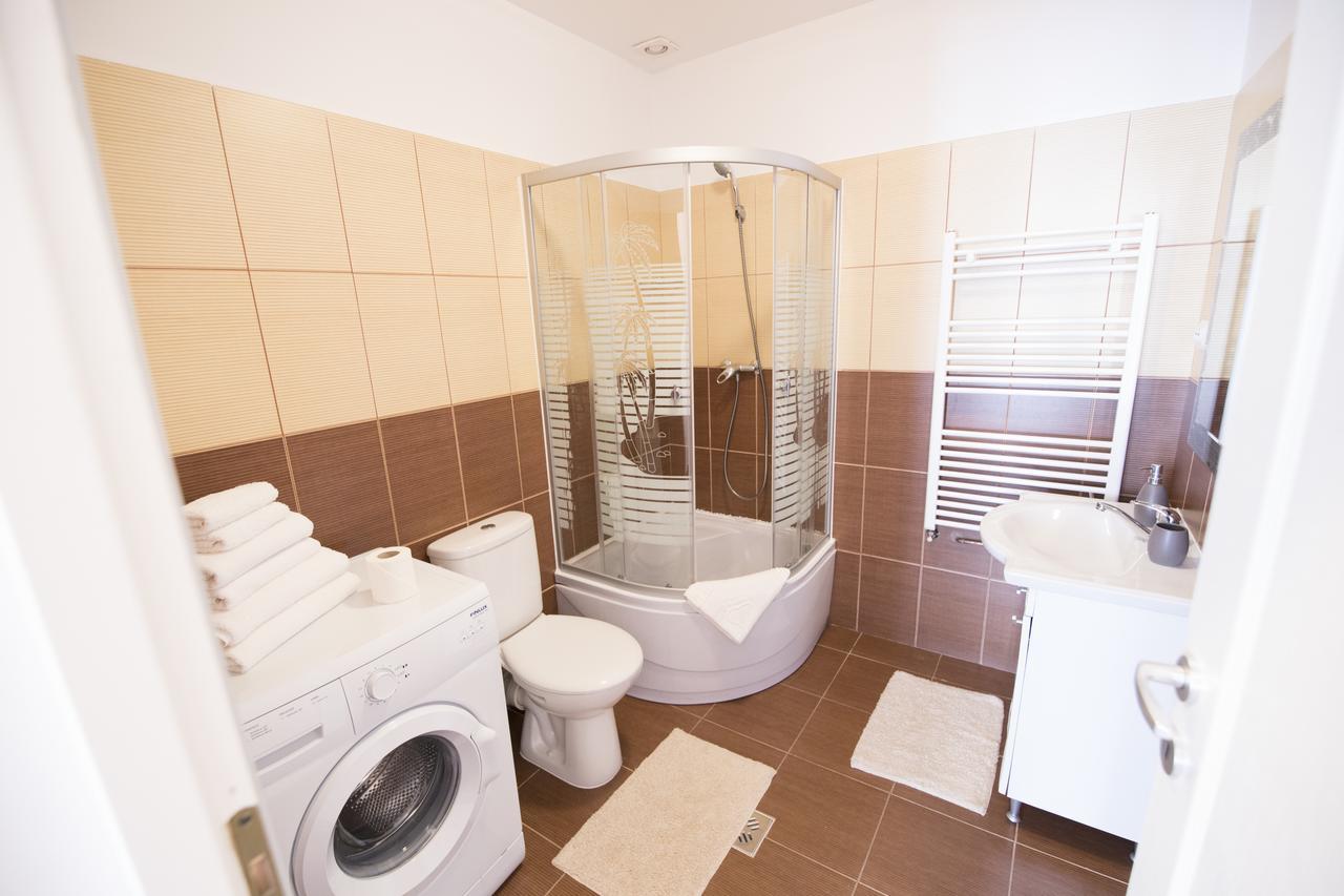 Sunny Old Town Apartment Brasov Luaran gambar