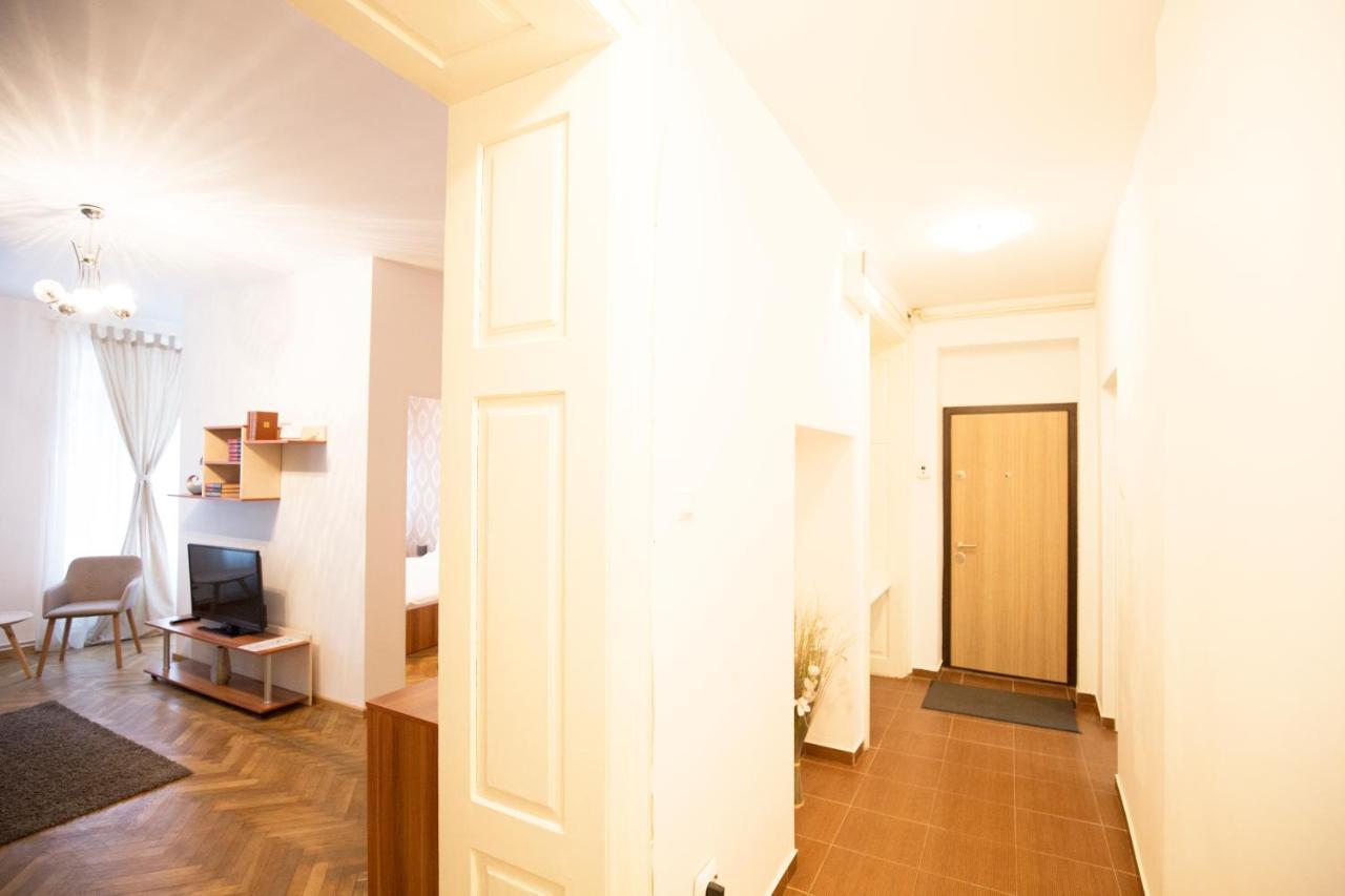 Sunny Old Town Apartment Brasov Luaran gambar