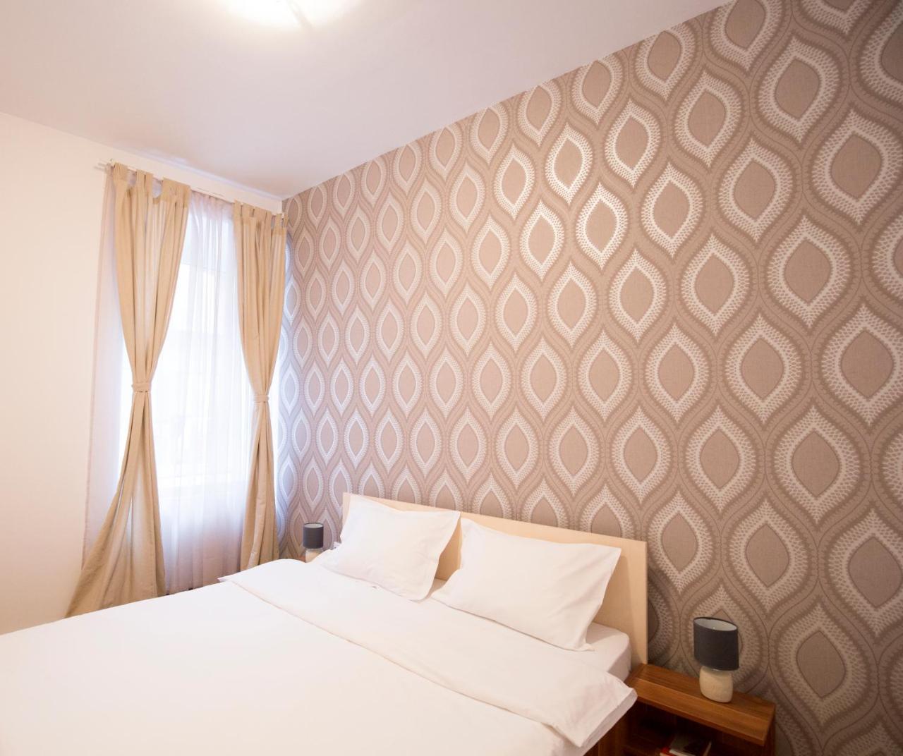 Sunny Old Town Apartment Brasov Luaran gambar