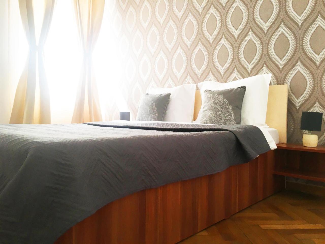 Sunny Old Town Apartment Brasov Luaran gambar