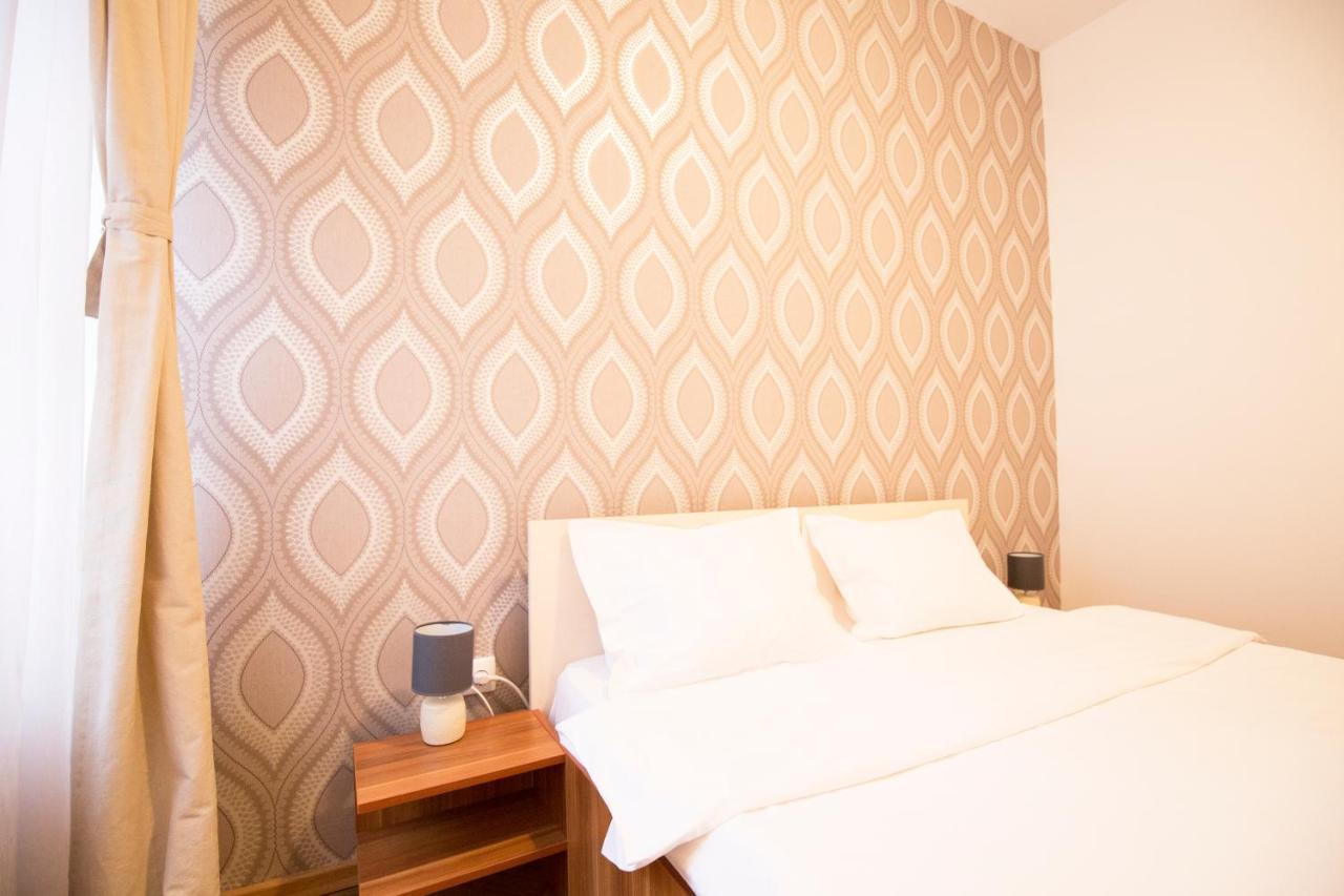 Sunny Old Town Apartment Brasov Luaran gambar