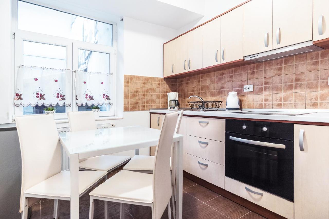 Sunny Old Town Apartment Brasov Luaran gambar