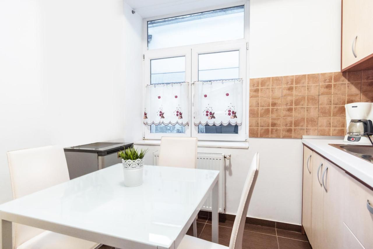 Sunny Old Town Apartment Brasov Luaran gambar